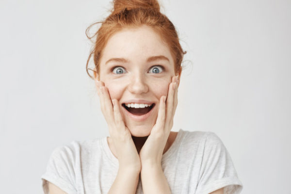 http://creative.astraone.io/files/close-up-portrait-surprised-happy-freckled-redhead-woman_176420-7997-600x400.jpg